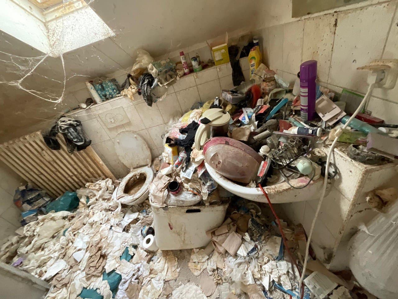 Vorher - Messie-Wohnung in Bonn